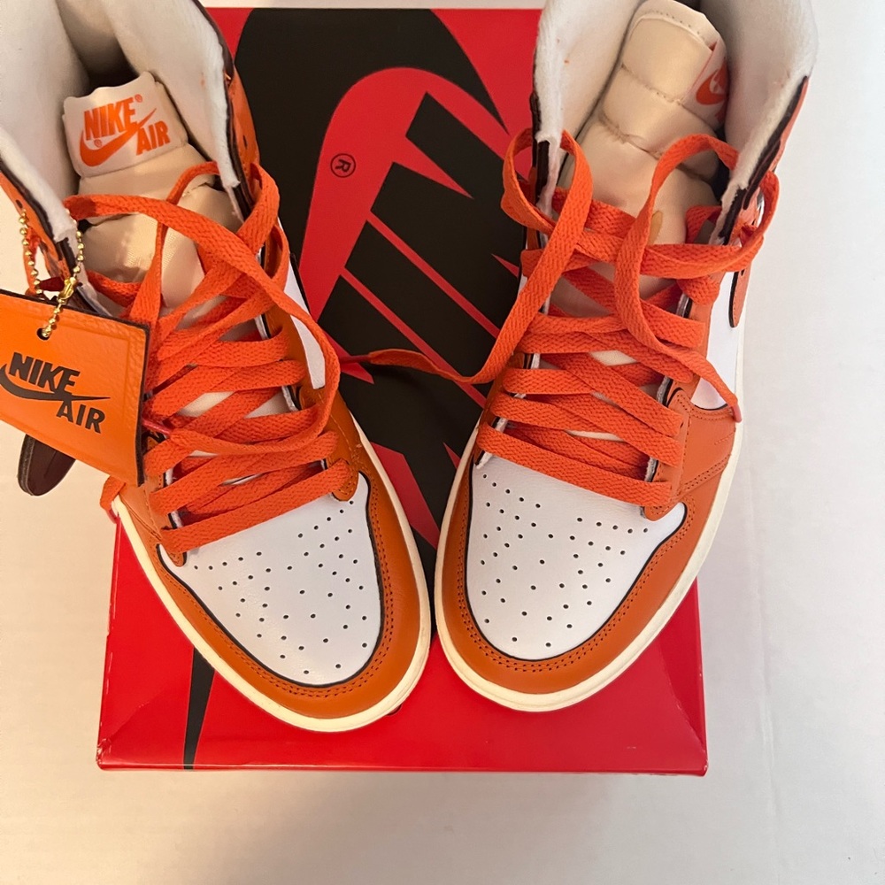 Women’s Air Jordan 1 Retro HI OG 7.5 White Starfish
